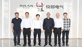 樂(lè)清市委常委、柳市鎮(zhèn)黨委書記陳鵬蒞臨俊郎電氣考察指導(dǎo)
